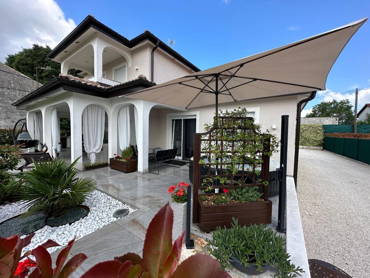 Villa Zonta Apartment Maremi With Private Jacuzzi Buje Exterior photo