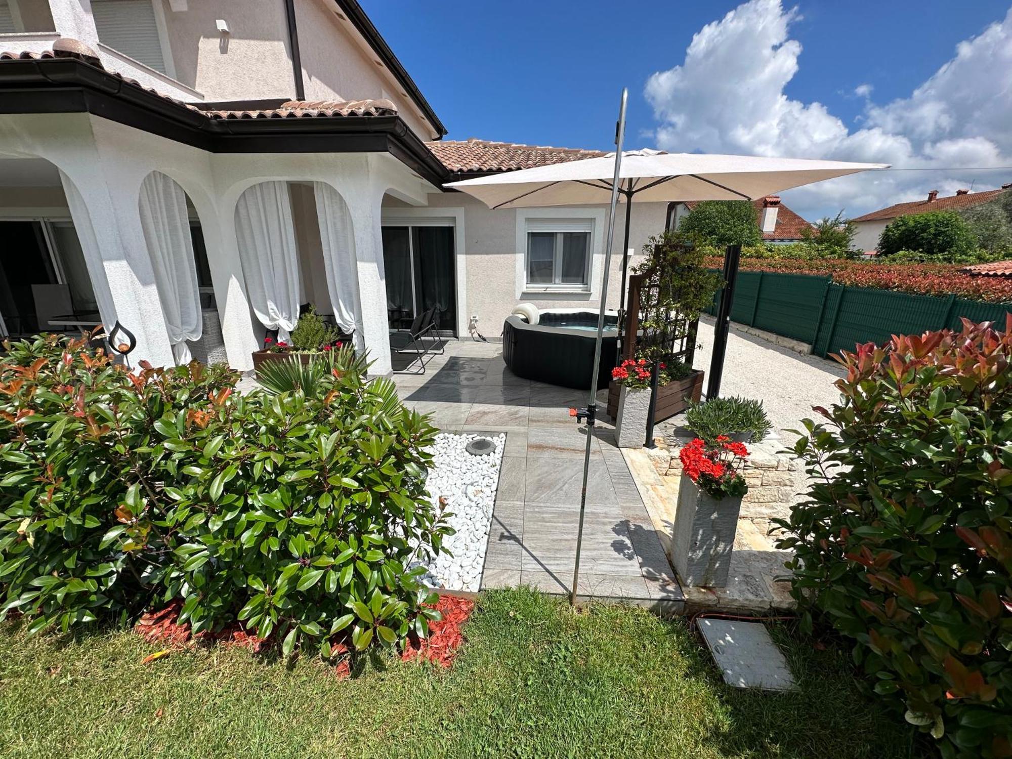 Villa Zonta Apartment Maremi With Private Jacuzzi Buje Exterior photo